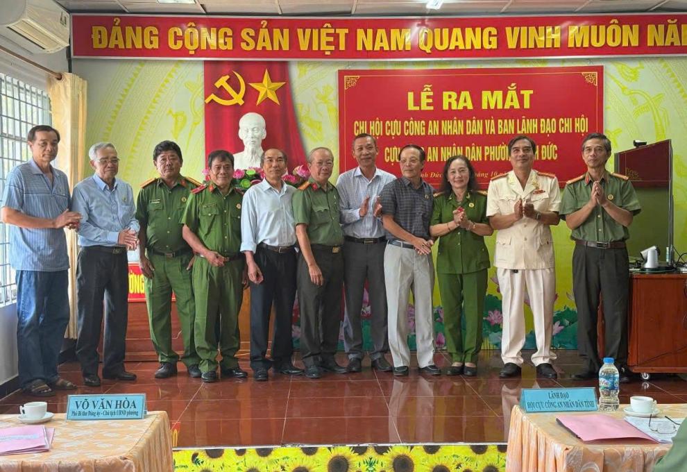 PHƯỜNG BÌNH ĐỨC RA MẮT CHI HỘI CỰU CÔNG AN NHÂN DÂN