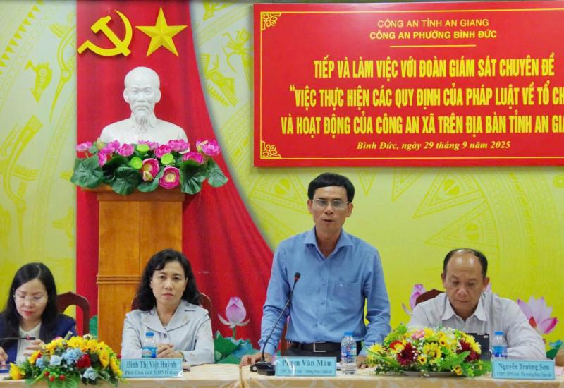 Ban Pháp chế Hội đồng nhân dân tỉnh An Giang giám sát chuyên đề “Việc thực hiện các quy định pháp luật về tổ chức và hoạt động của Công an cấp xã trên địa bàn tỉnh An Giang” tại phường Bình Đức