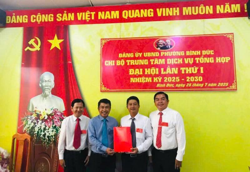 Đại hội Chi bộ Trung tâm Dịch vụ tổng hợp phường Bình Đức lần thứ I, nhiệm kỳ 2025 - 2030