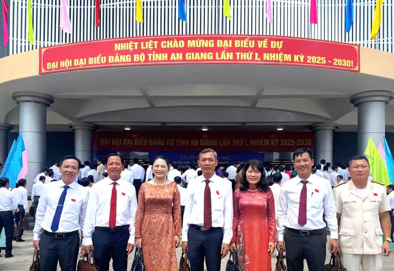 ĐOÀN ĐẠI BIỂU PHƯỜNG BÌNH ĐỨC THAM DỰ ĐẠI HỘI ĐẠI BIỂU ĐẢNG BỘ TỈNH AN GIANG LẦN THỨ I
