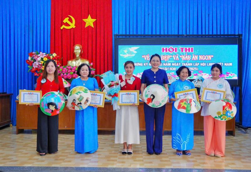 PHƯỜNG BÌNH ĐỨC TỔ CHỨC HỘI THI “VẼ NÓN ĐẸP” VÀ “NẤU ĂN NGON”